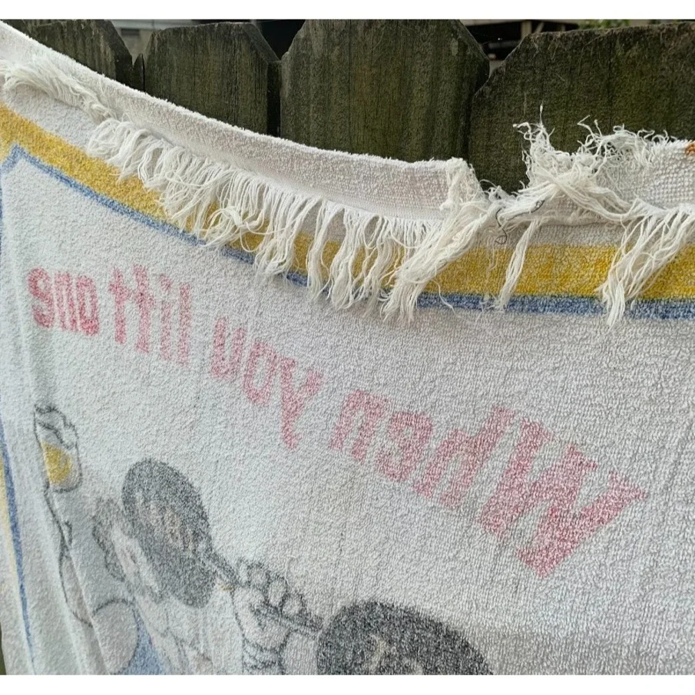 Vintage‎ Pabst Blue Ribbon Beach Towel When You Lift One Weightlifter Rare